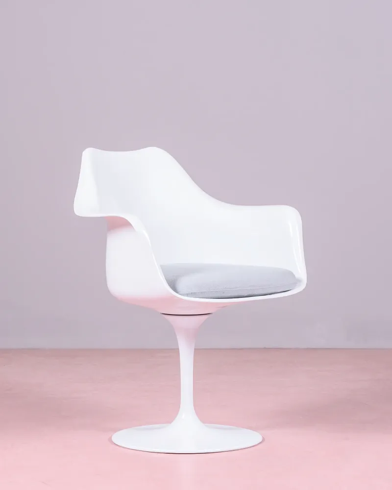 Tulip Arms chair with arms for dining room | 5 year warranty with Nest Dream