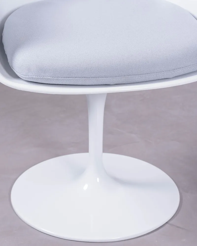 Tulip Arms chair with arms for dining room | 5 year warranty with Nest Dream