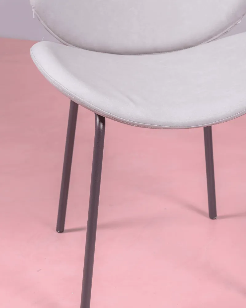 Retro chair upholstered in aged imitation leather | Vintage chairs | Nest Dream