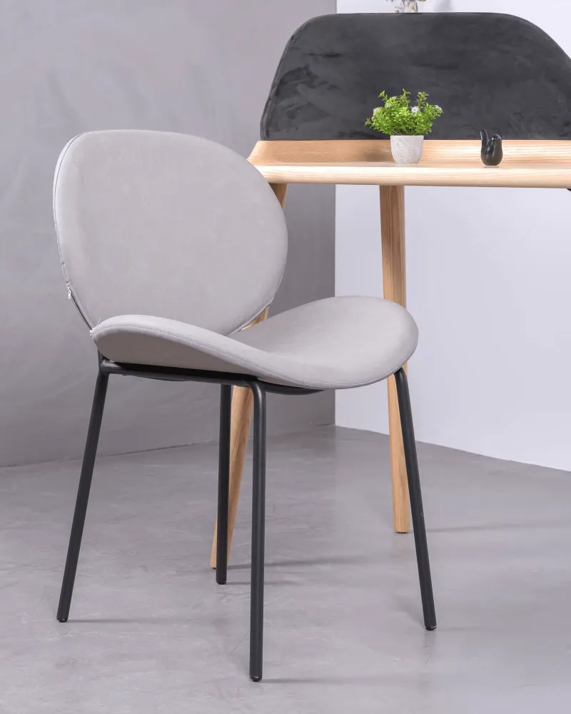 Retro chair upholstered in aged imitation leather | Vintage chairs | Nest Dream