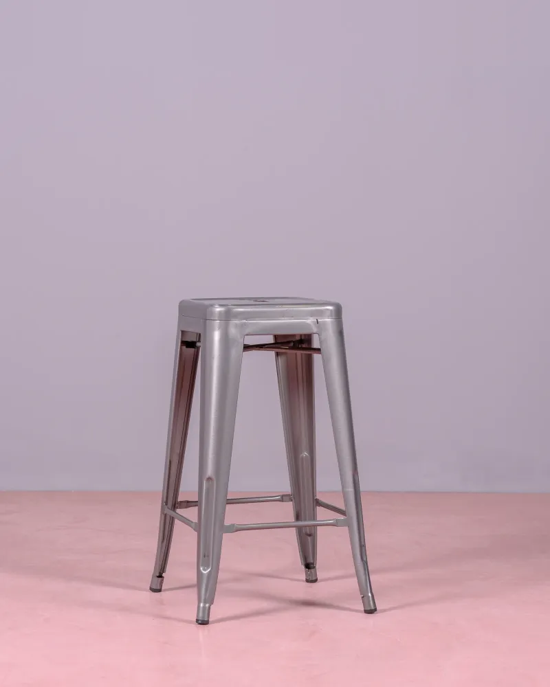 Stapelbare metalen stalen kruk (68cm) | Nest Dream meubelwinkel