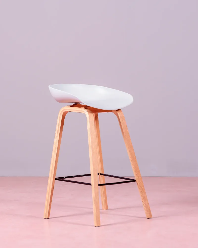 Daxer Hocker im nordischen Design mit Beinen aus Buche | Nest Dream