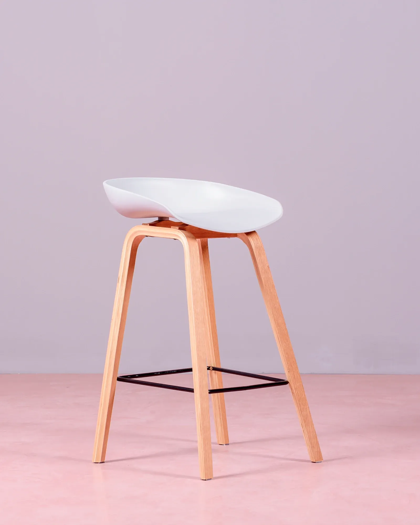 Daxer Hocker im nordischen Design mit Beinen aus Buche | Nest Dream