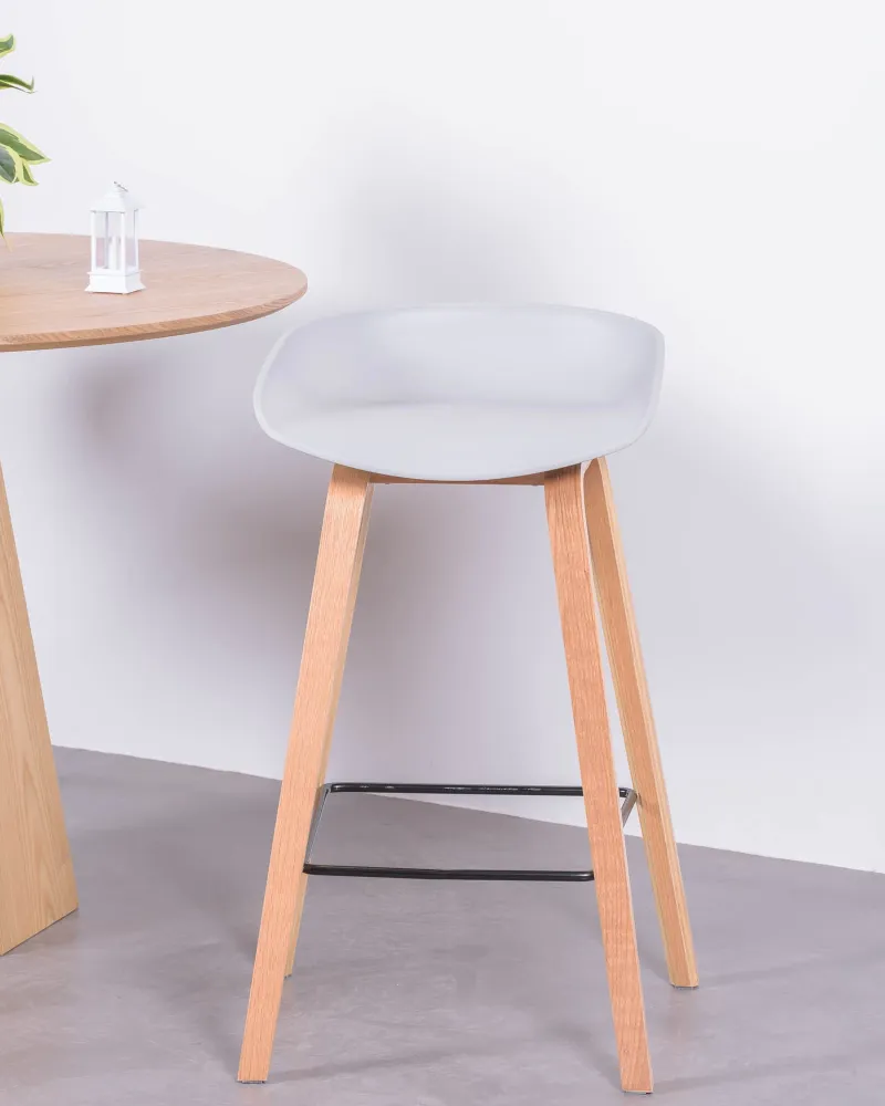 Daxer Hocker im nordischen Design mit Beinen aus Buche | Nest Dream