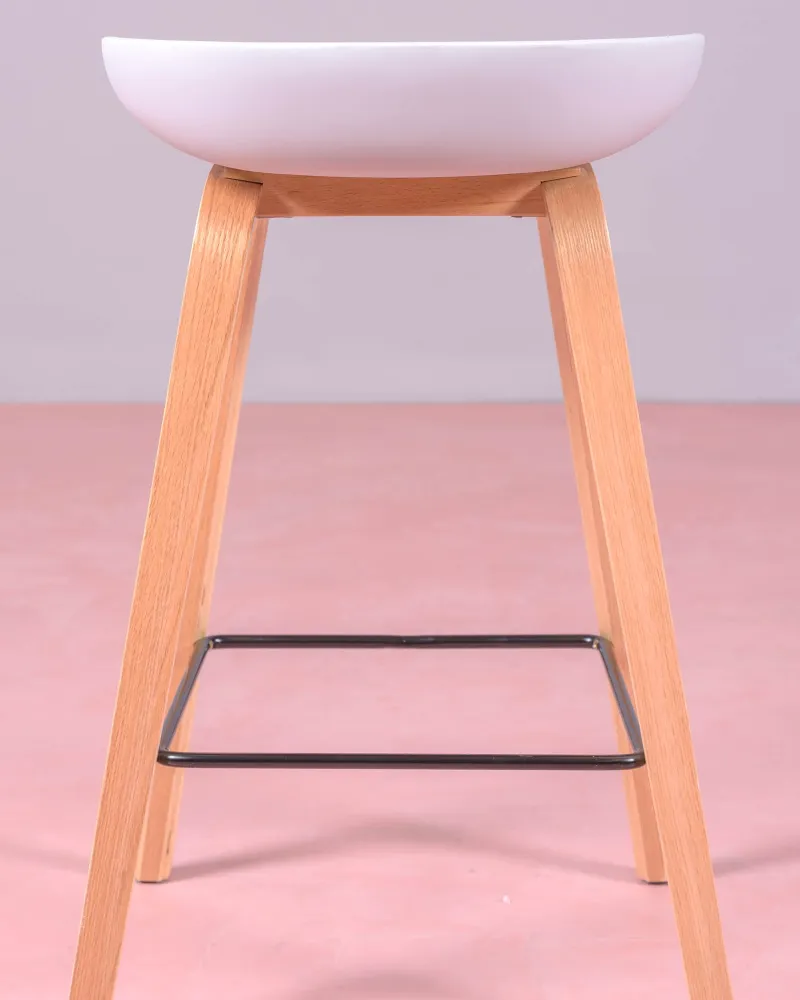 Daxer Hocker im nordischen Design mit Beinen aus Buche | Nest Dream