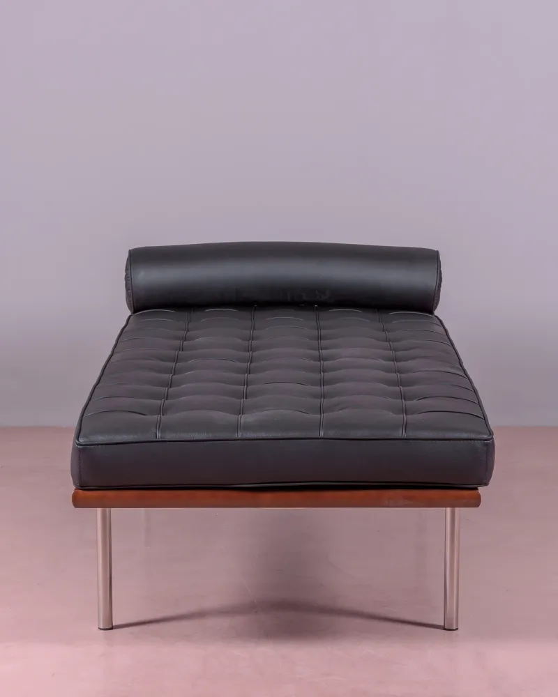 Barcelona Daybed aus Vollnarbenleder – Kostenloser Versand – Nest Dream