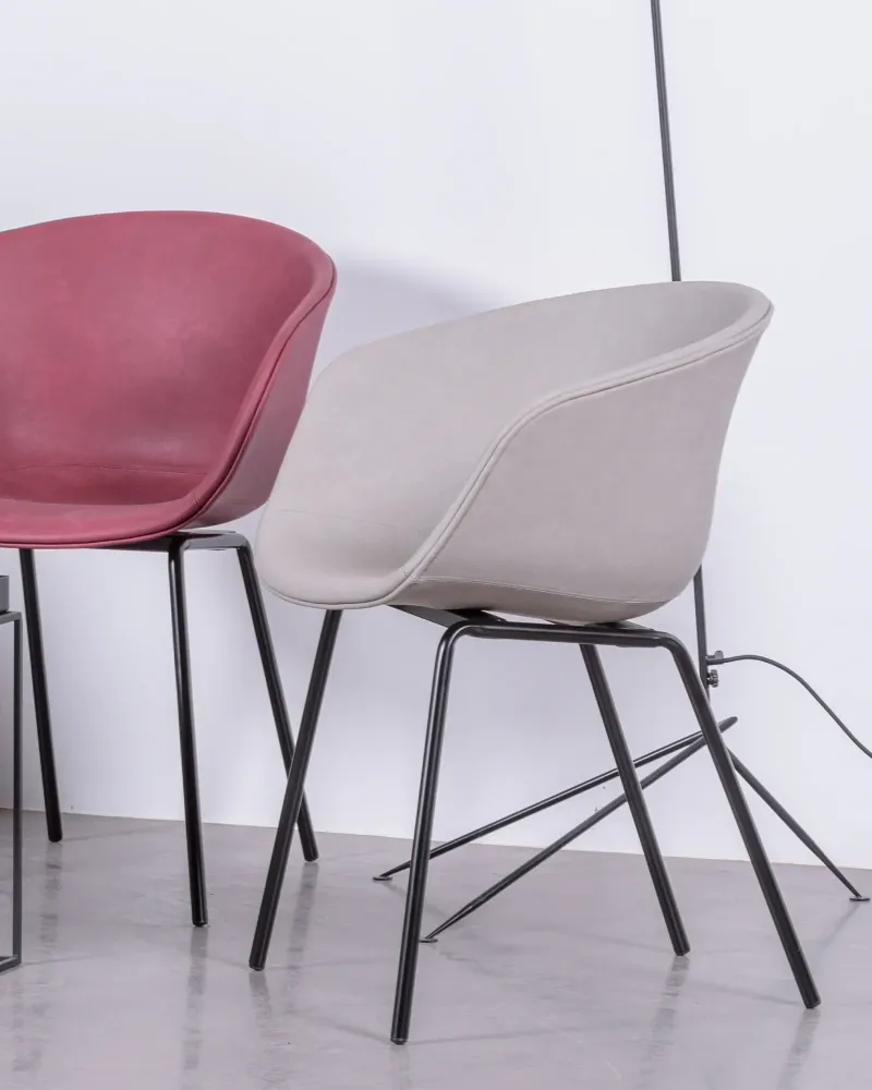 Vintage stoel met armleuningen bekleed met gewaxt kunstleer - Denver