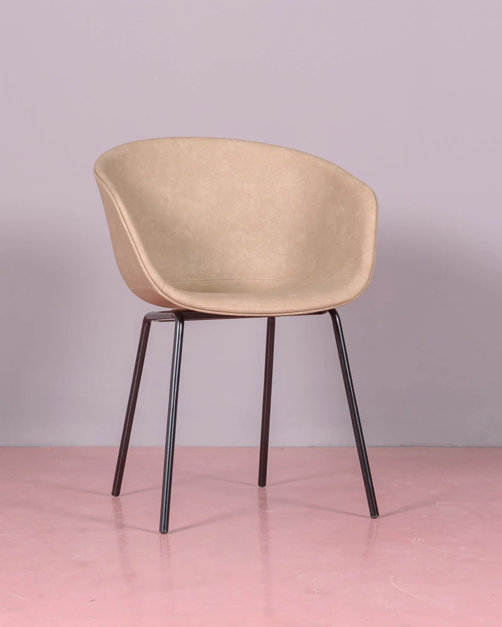 Sedia vintage con braccioli rivestita in similpelle cerata - Denver