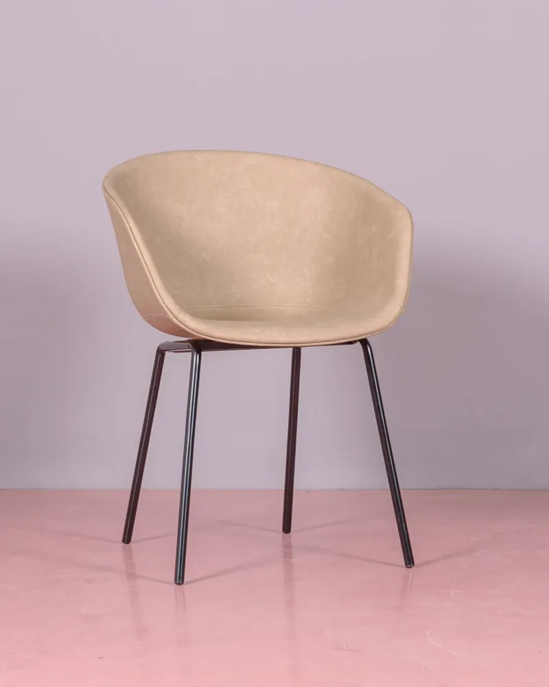 Sedia vintage con braccioli rivestita in similpelle cerata - Denver